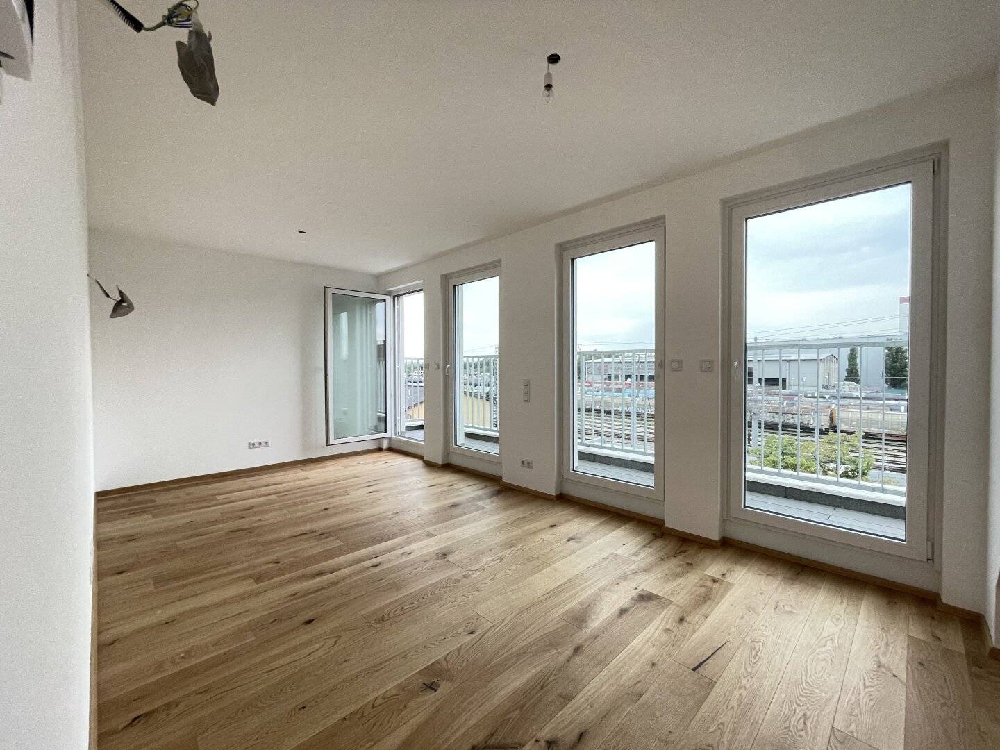Dachgeschoss mit Balkon bei U2 / Top 14 - Wärmepumpe
