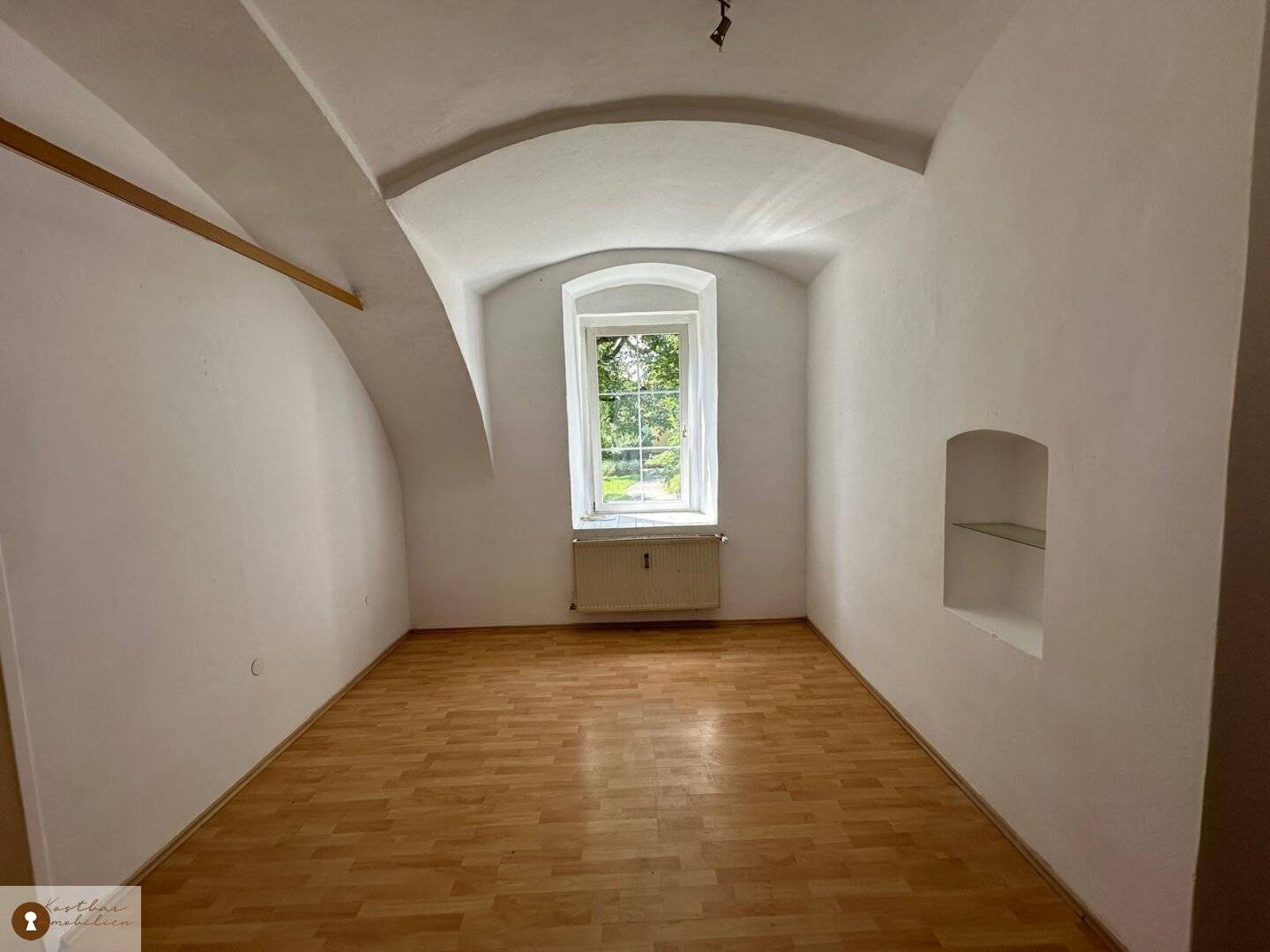 Attraktives Investitionsobjekt: Vielseitiges Zinshaus mit Potenzial in der Kärntnerstraße – Ihr zukünftiger Firmenstandort zum Kauf