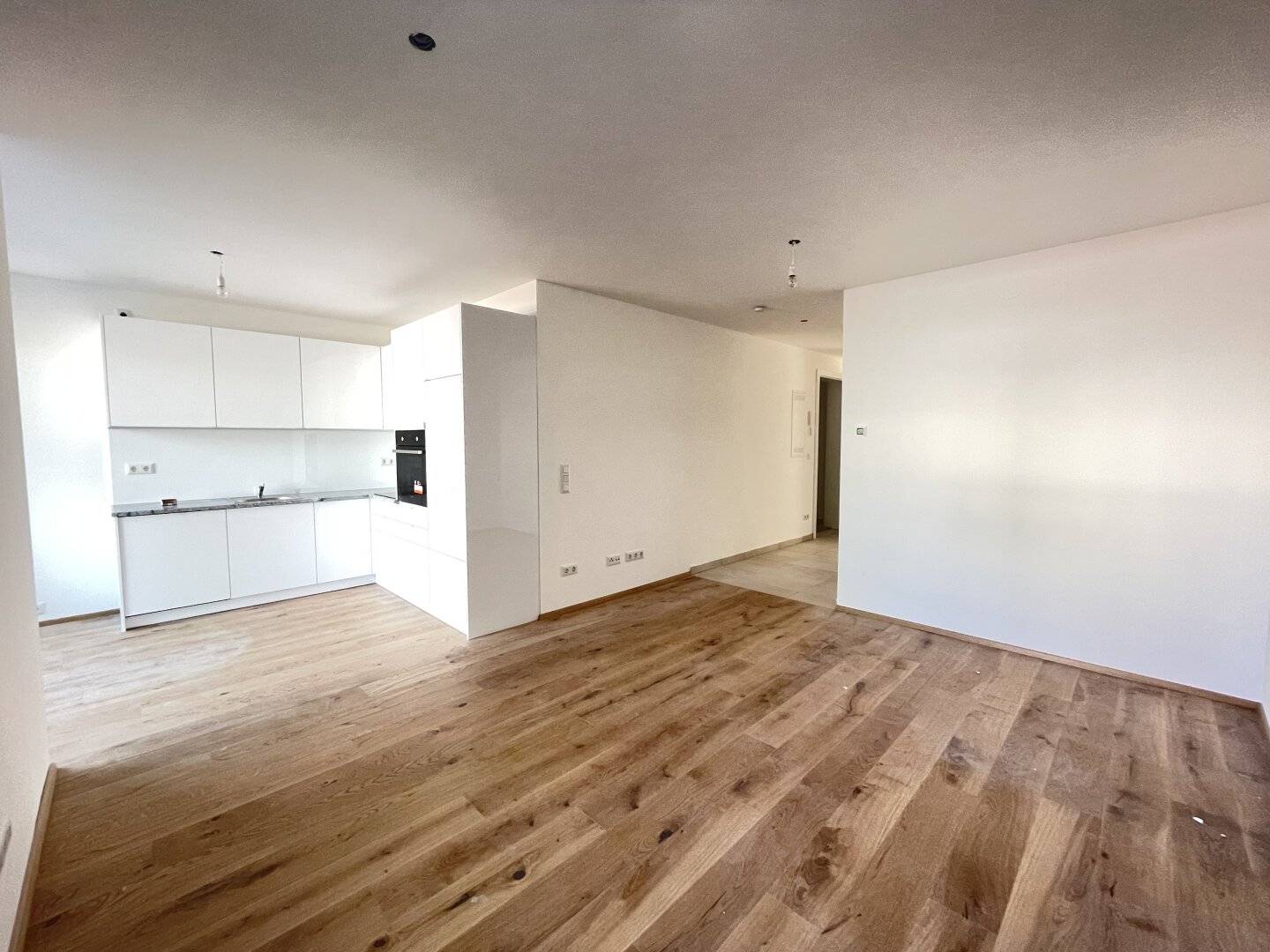 3 Zimmer mit großem Balkon bei U2 / Top 3 - Wärmepumpe