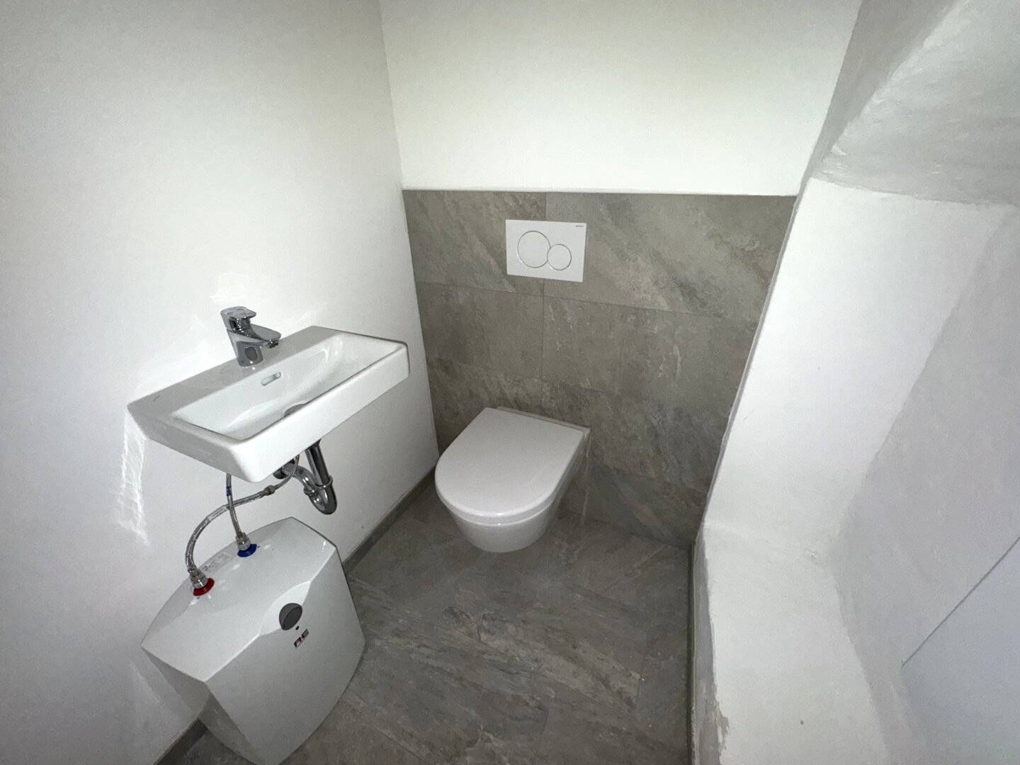 Kleines, renoviertes Büro/Praxis/Geschäftslokal im Herzen der Haller Altstadt zur Vermietung!