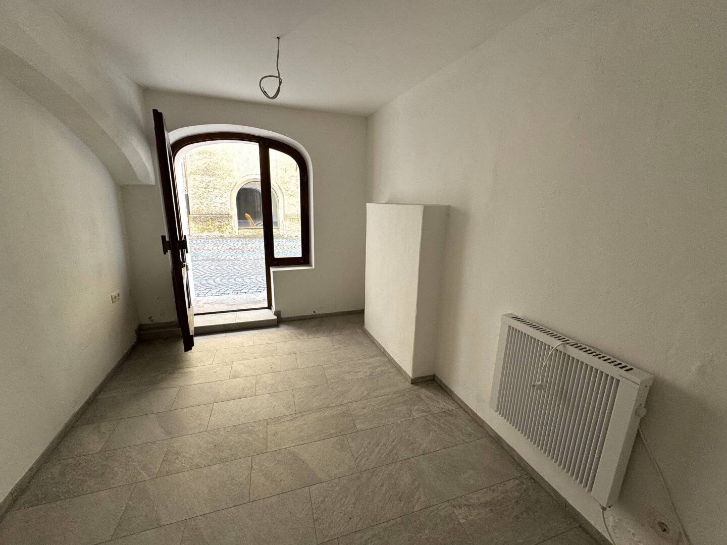 Kleines, renoviertes Büro/Praxis/Geschäftslokal im Herzen der Haller Altstadt zur Vermietung!