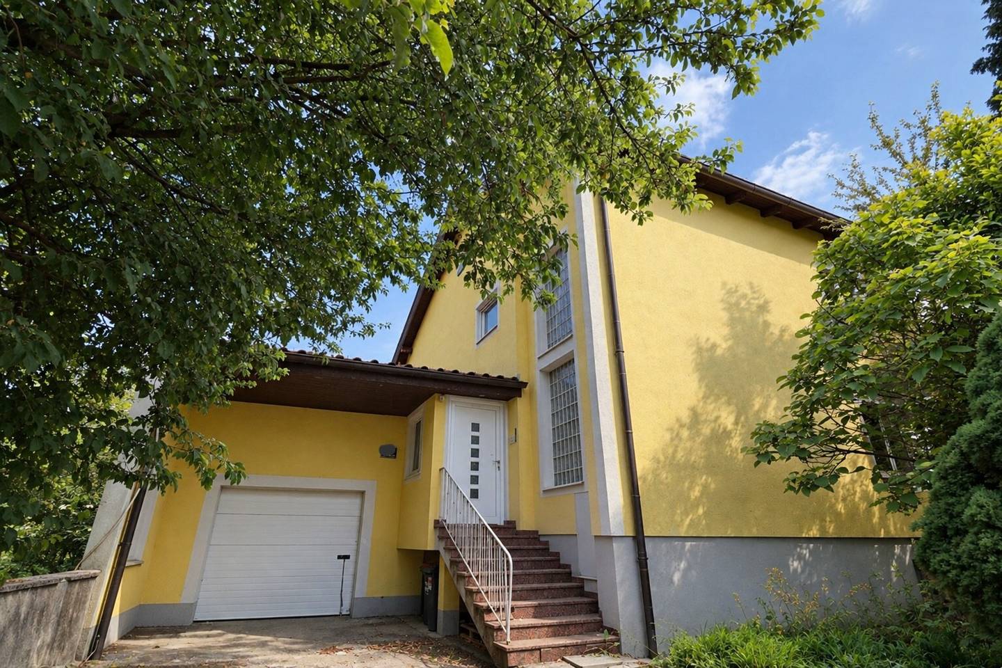 Ihr neues Zuhause: Großzügiges Einfamilienhaus mit Gaisbergblick auf weitläufigem Grundstück in ruhiger Lage von Salzburg