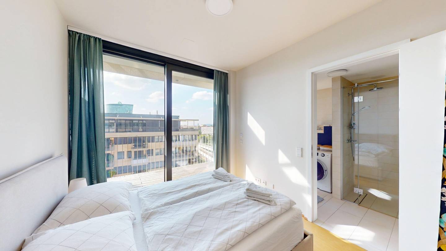 Korso: Penthouse mit XXL-Terrasse im Viertel Zwei | Garage | 360°-Tour
