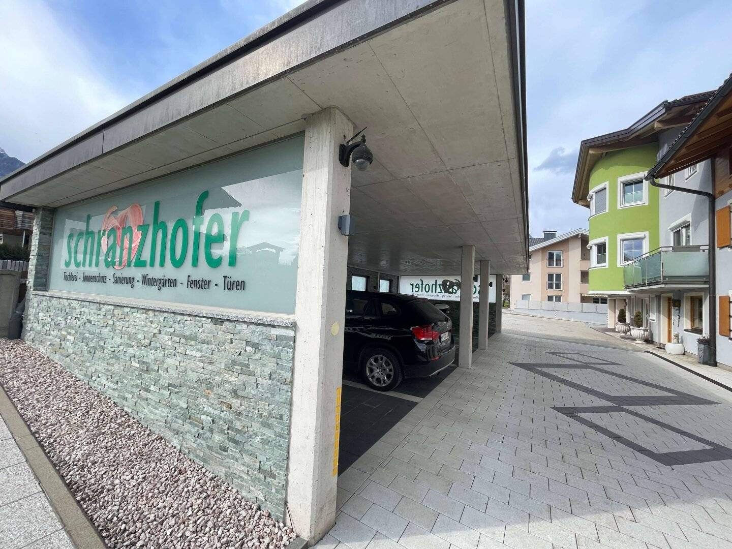 Tischlerei bzw. Gemeinschaftswerkstatt Holz mit Büro im Tiroler Unterland zwischen Jenbach und Wörgl, Eingang Zillertal