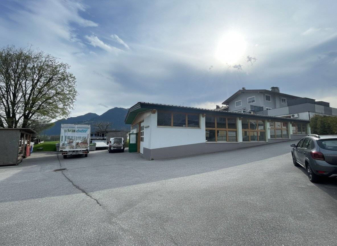Tischlerei bzw. Gemeinschaftswerkstatt Holz mit Büro im Tiroler Unterland zwischen Jenbach und Wörgl, Eingang Zillertal