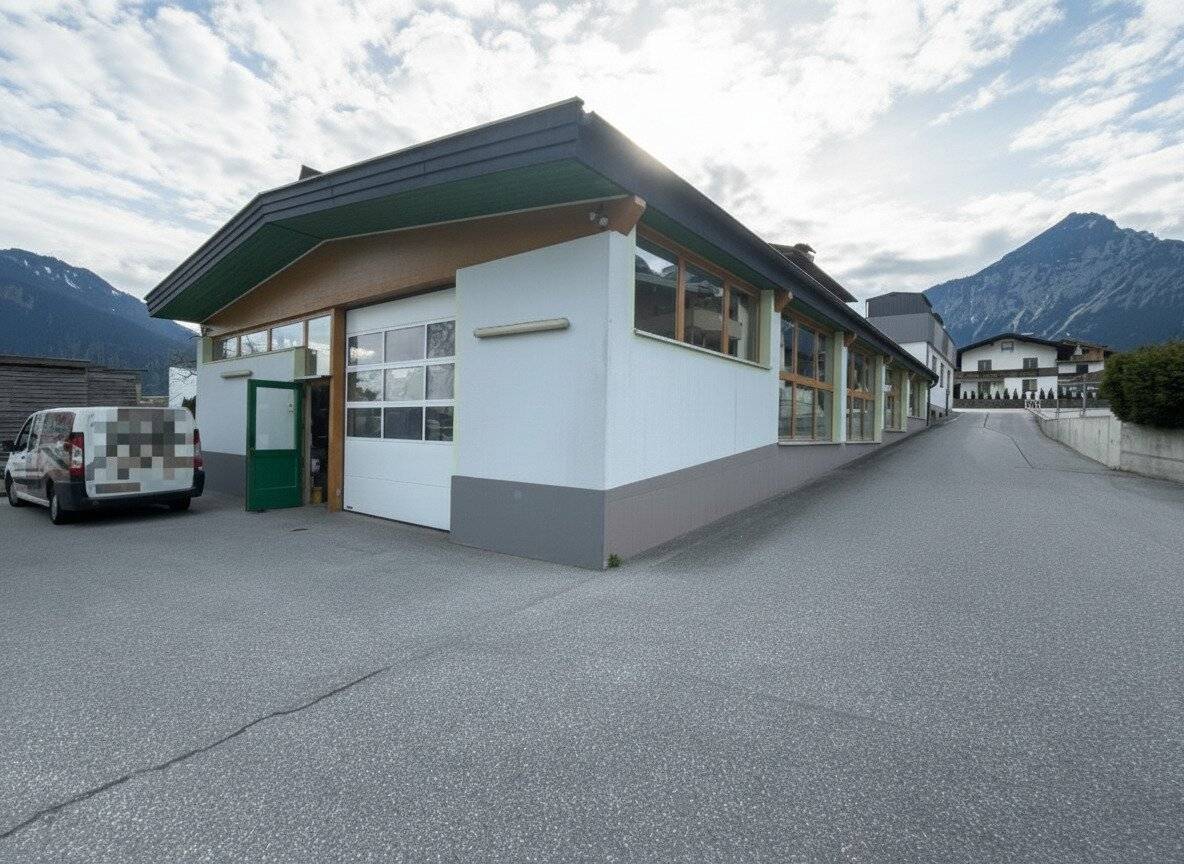 Tischlerei bzw. Gemeinschaftswerkstatt Holz mit Büro im Tiroler Unterland zwischen Jenbach und Wörgl, Eingang Zillertal