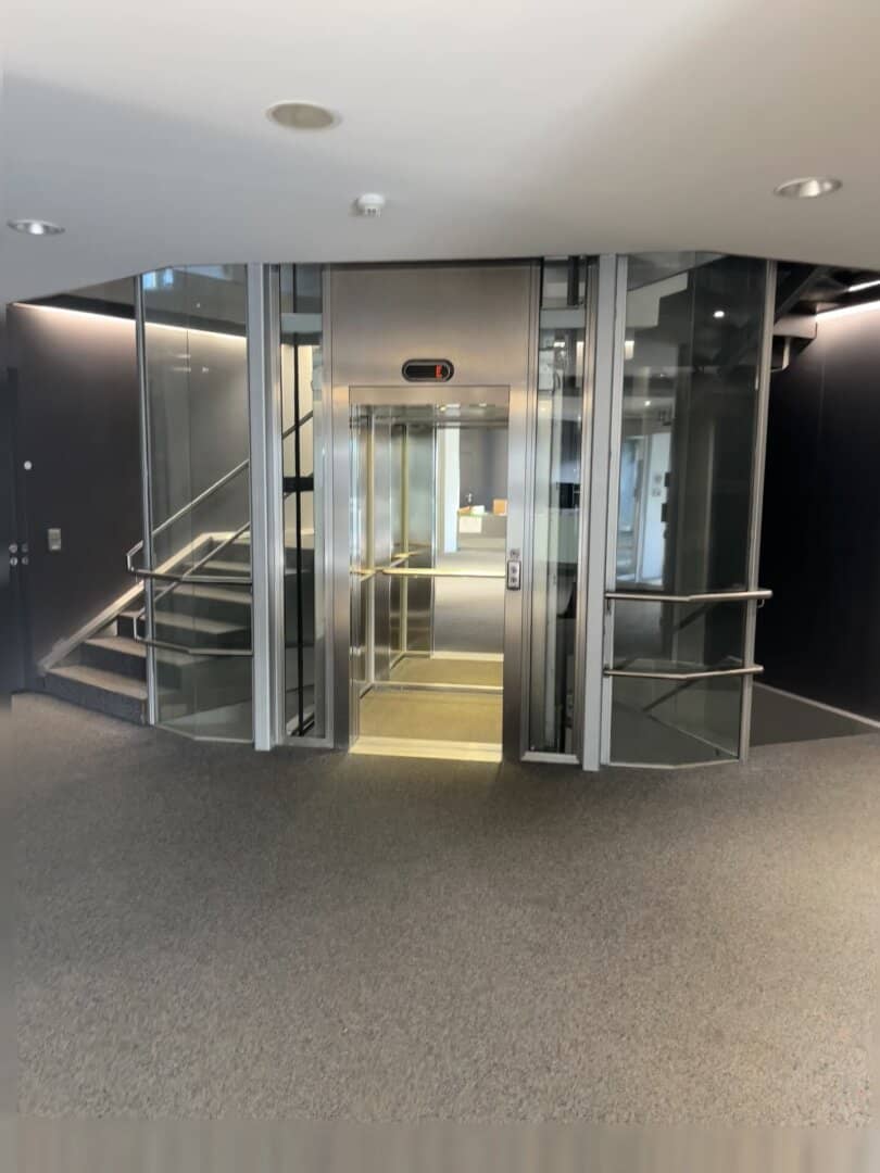 Attractive office in Attnang-Puchheim 36 m2 – well maintained, central and with parking spaces!
