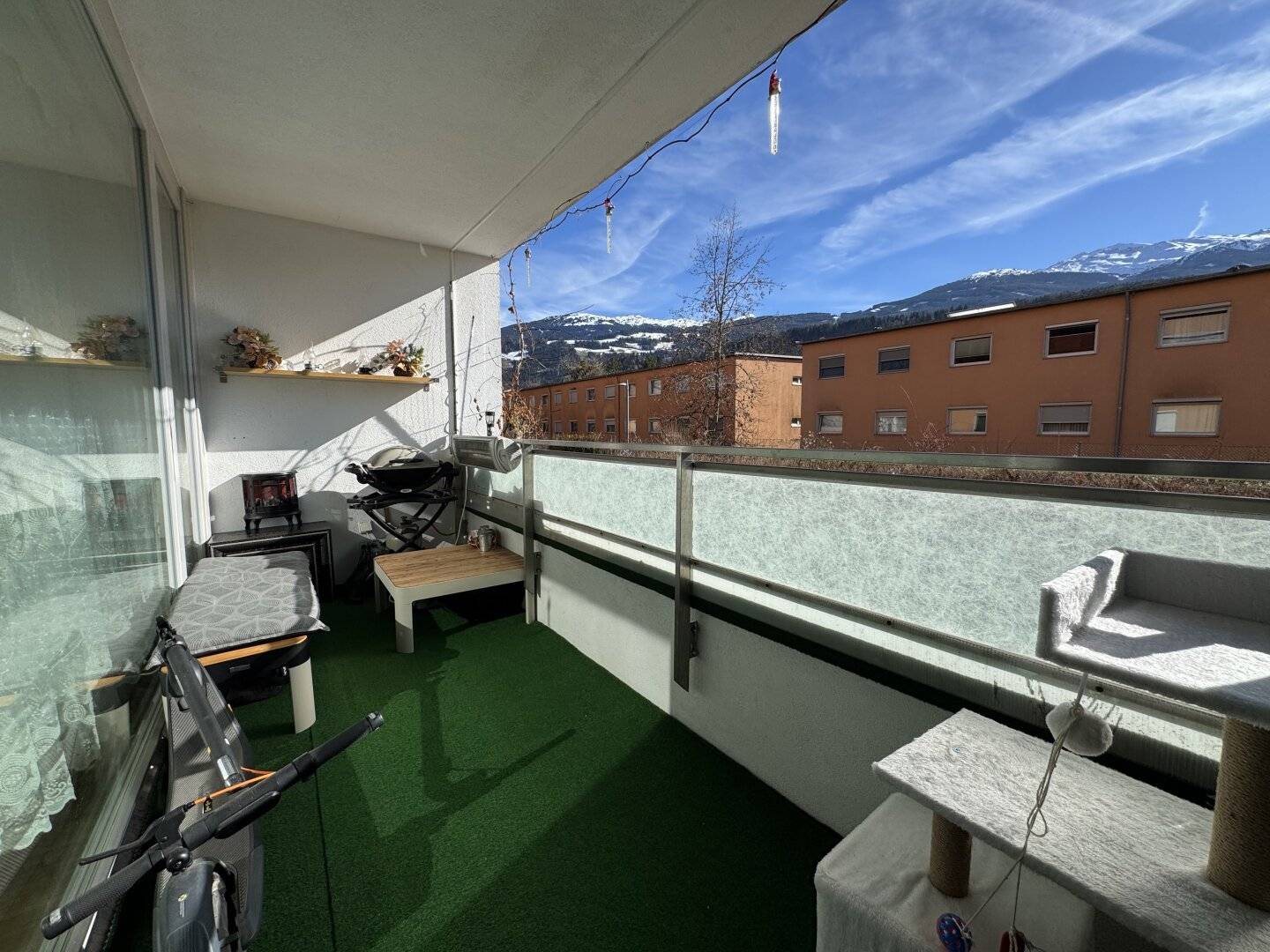 Neuwertige 3-Zi-Wohnung, zentral, sonnig und ruhig gelegen !
