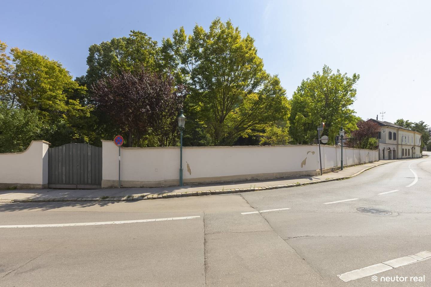 STADTRAND VON WIEN - AM FUßE DES HOCHBERGS - GROßZÜGIGES BAUGRUNDSTÜCK IM PERCHTOLDSDORFER ZENTRUM