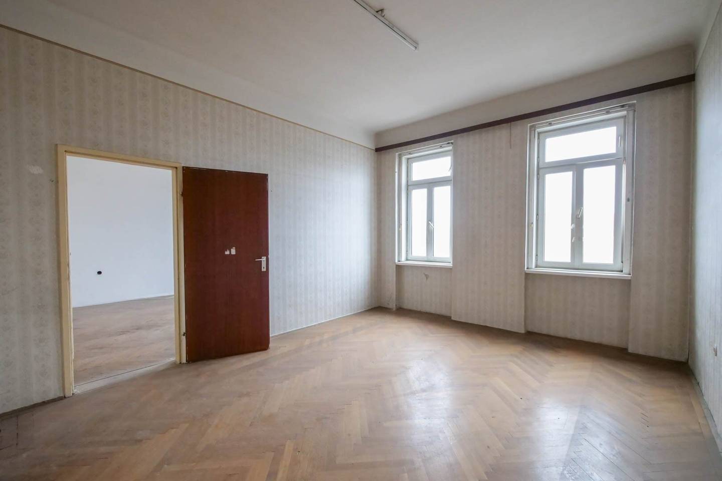 Sanierungsbedürftigte Beherbergung 2 Einheiten / Kurzzeitmiete erlaubt (Airbnb, Booking.com)