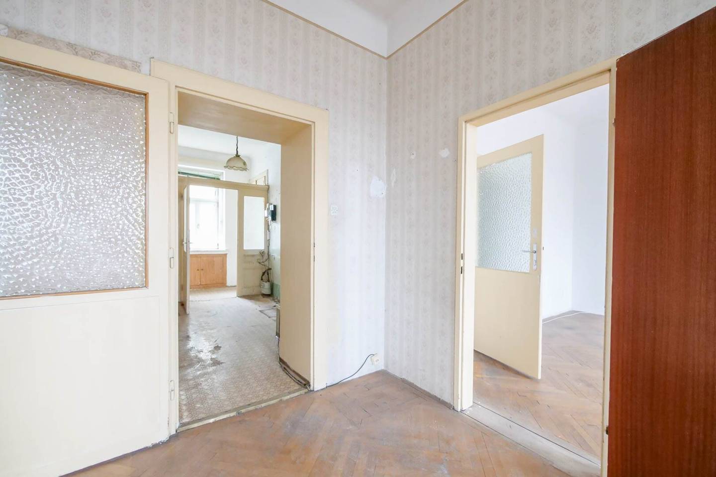 Sanierungsbedürftigte Beherbergung 2 Einheiten / Kurzzeitmiete erlaubt (Airbnb, Booking.com)