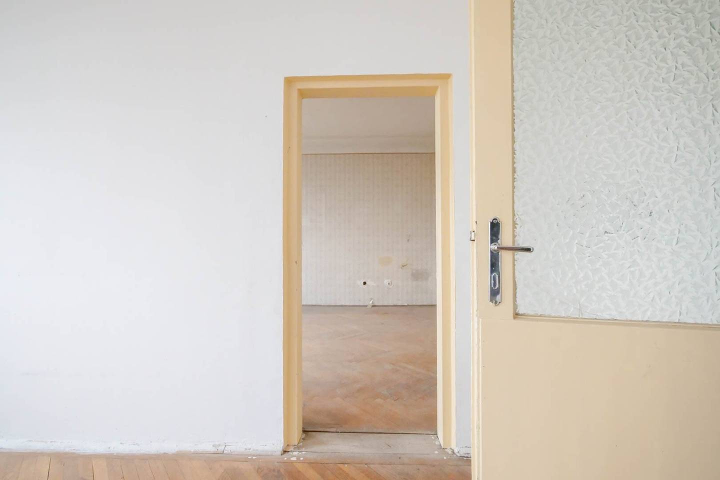 Sanierungsbedürftigte Wohnung zum Teilen / Kurzzeitmiete erlaubt (Airbnb, Booking.com)