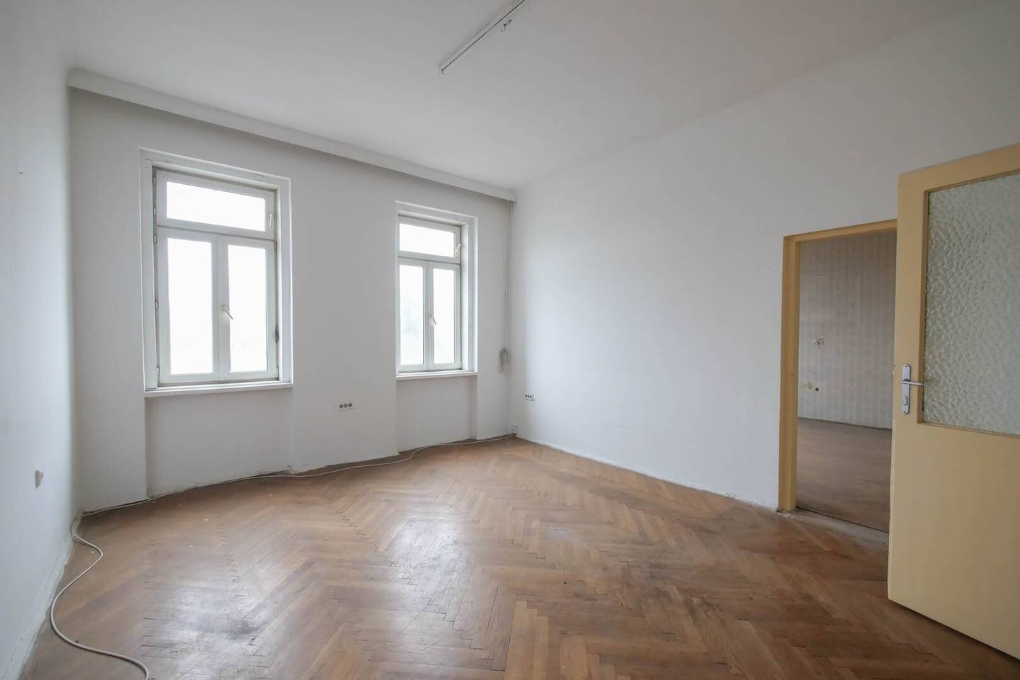 Sanierungsbedürftigte Beherbergung 2 Einheiten / Kurzzeitmiete erlaubt (Airbnb, Booking.com)