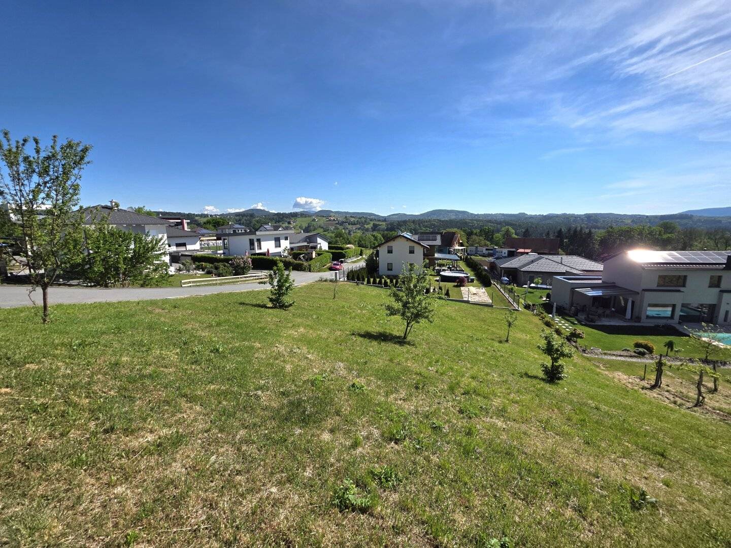 Sonniges Grundstück mit traumhafter Aussicht!