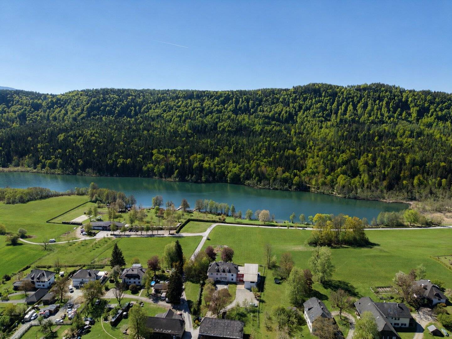 Hohe Fensterfronten, Eleganz, Seeblick und unvergleichliches Wohngefühl