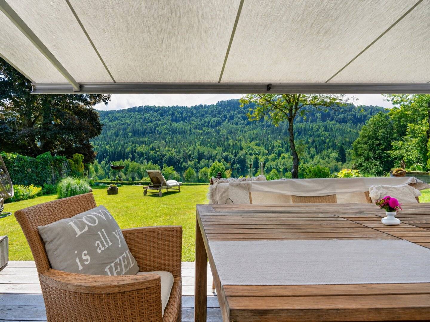 Hohe Fensterfronten, Eleganz, Seeblick und unvergleichliches Wohngefühl