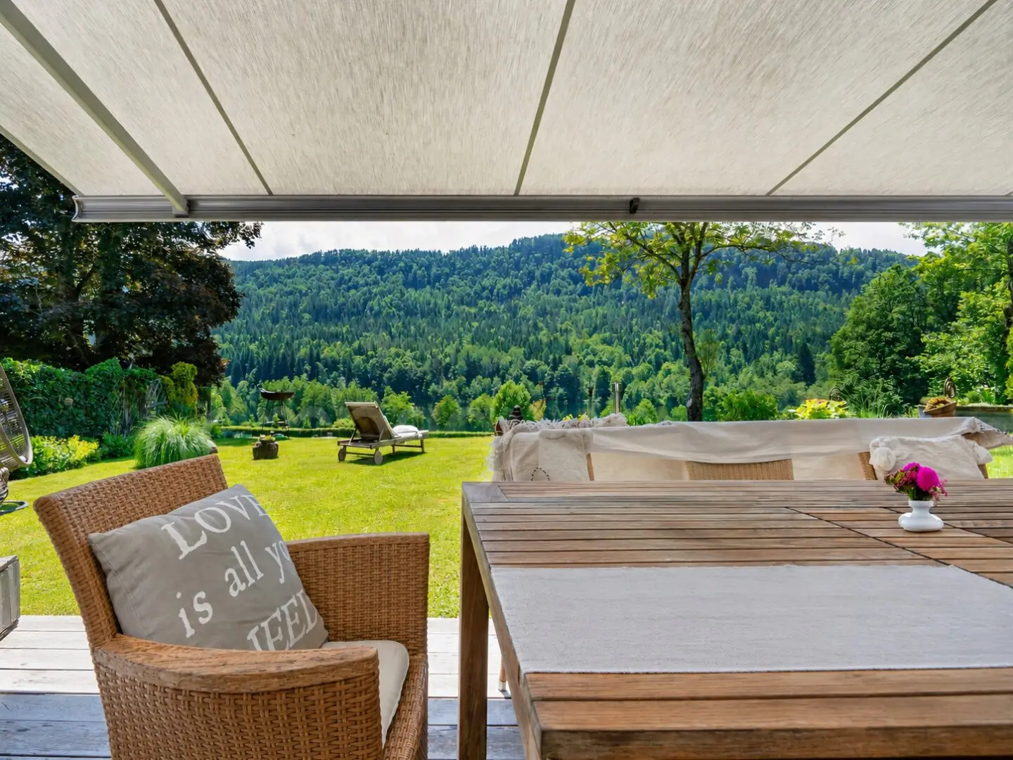 Hohe Fensterfronten, Eleganz, Seeblick und unvergleichliches Wohngefühl