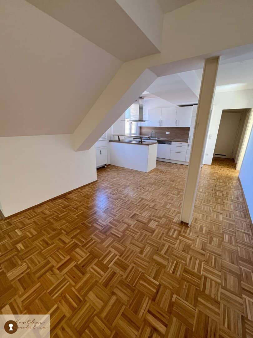 Besonders fulminante Dreieinhalbzimmerwohnung in sehr zentraler Lage, in der Griesgasse 38, zu vermieten! WG geeignet.