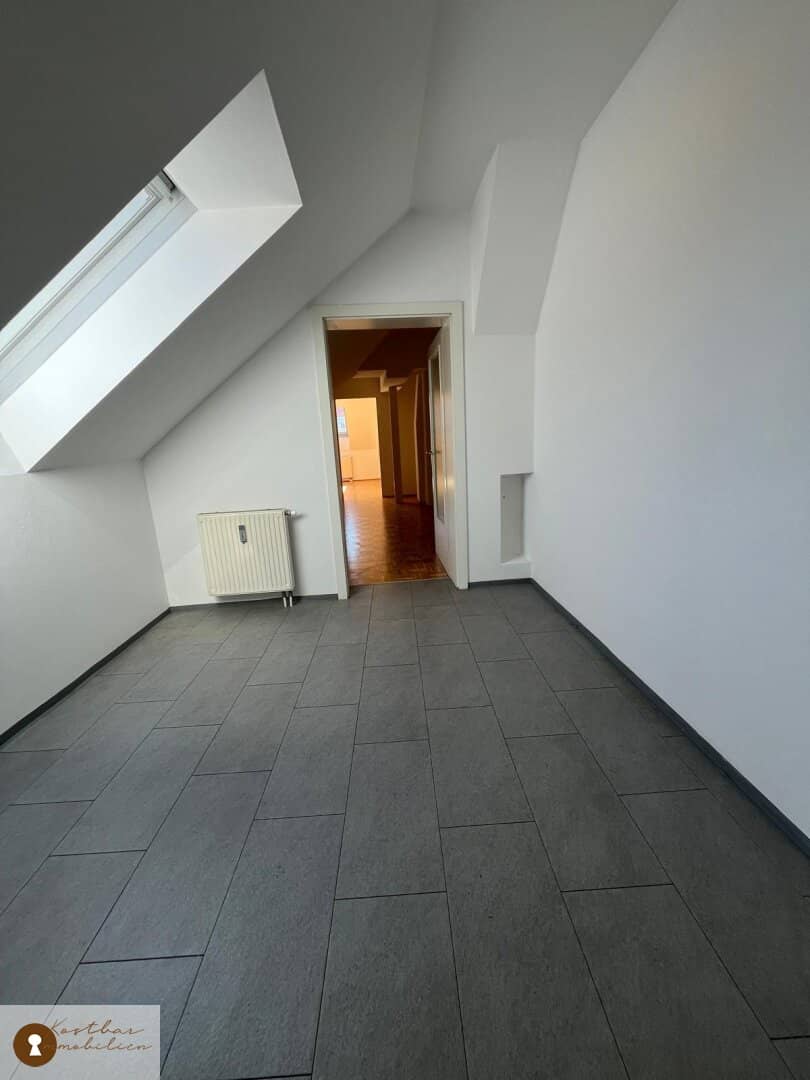 Besonders fulminante Dreieinhalbzimmerwohnung in sehr zentraler Lage, in der Griesgasse 38, zu vermieten! WG geeignet.