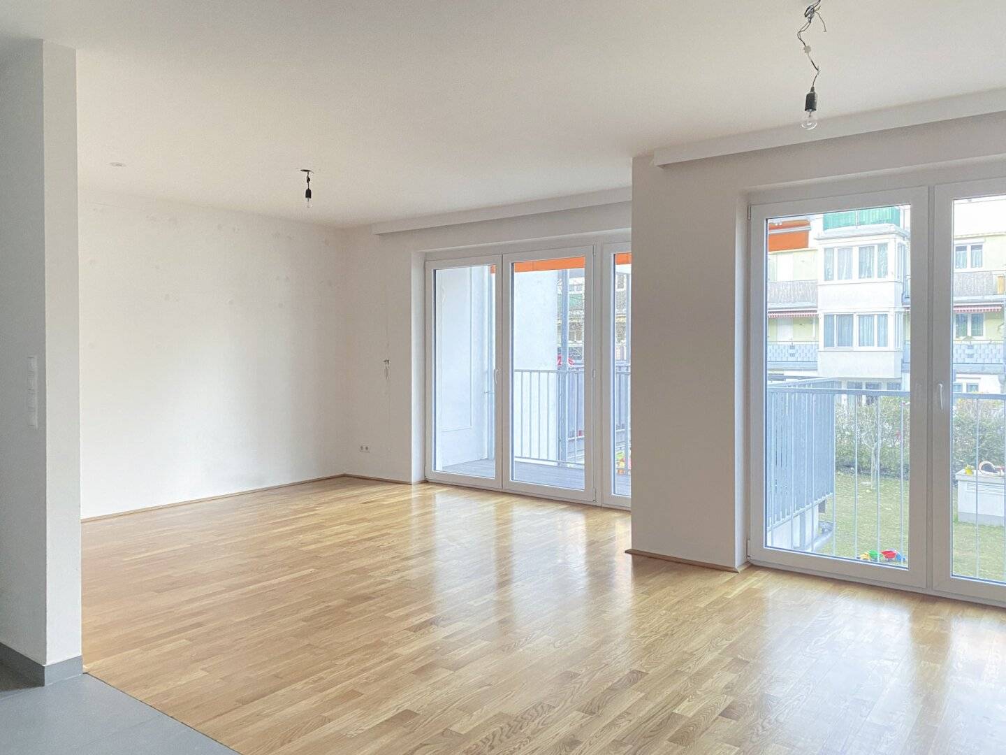 Stadlau U2 - Neuwertige & moderne Wohnung mit Top Ausstattung & 5,6 m² Innenhof-Balkon, nur 4 Gehminuten zur U2, ruhig
