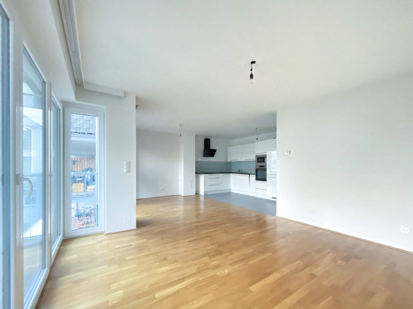 Stadlau U2 - Neuwertige & moderne Wohnung mit Top Ausstattung & 5,6 m² Innenhof-Balkon, nur 4 Gehminuten zur U2, ruhig