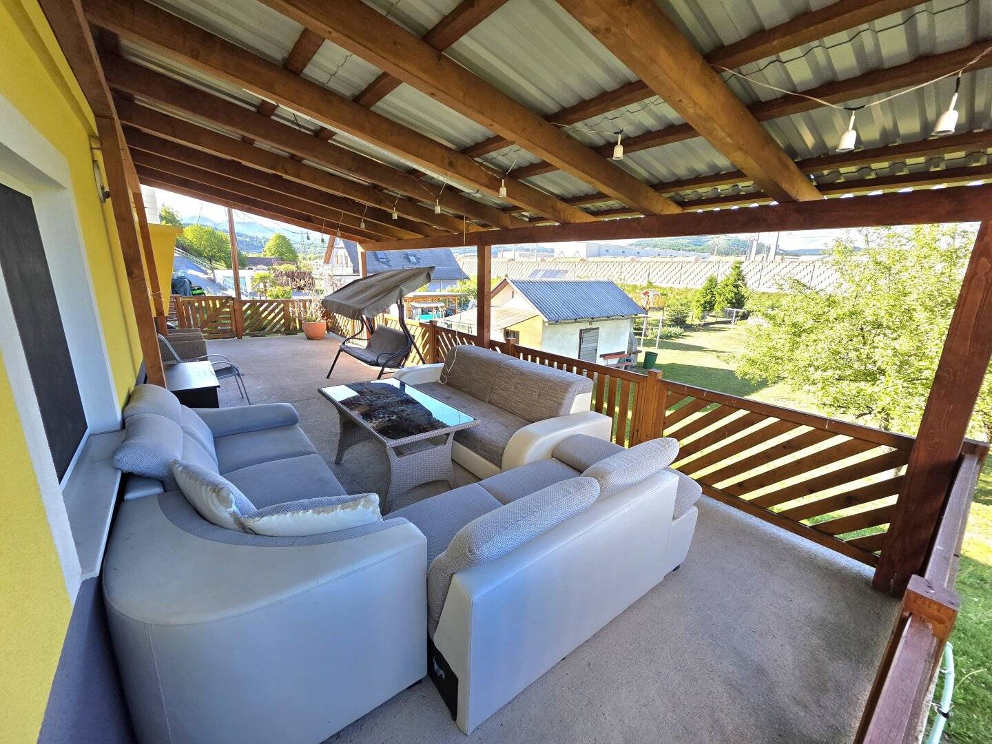 Saniertes Familienhaus mit 2 Wohneinheiten und sonnigem Garten!