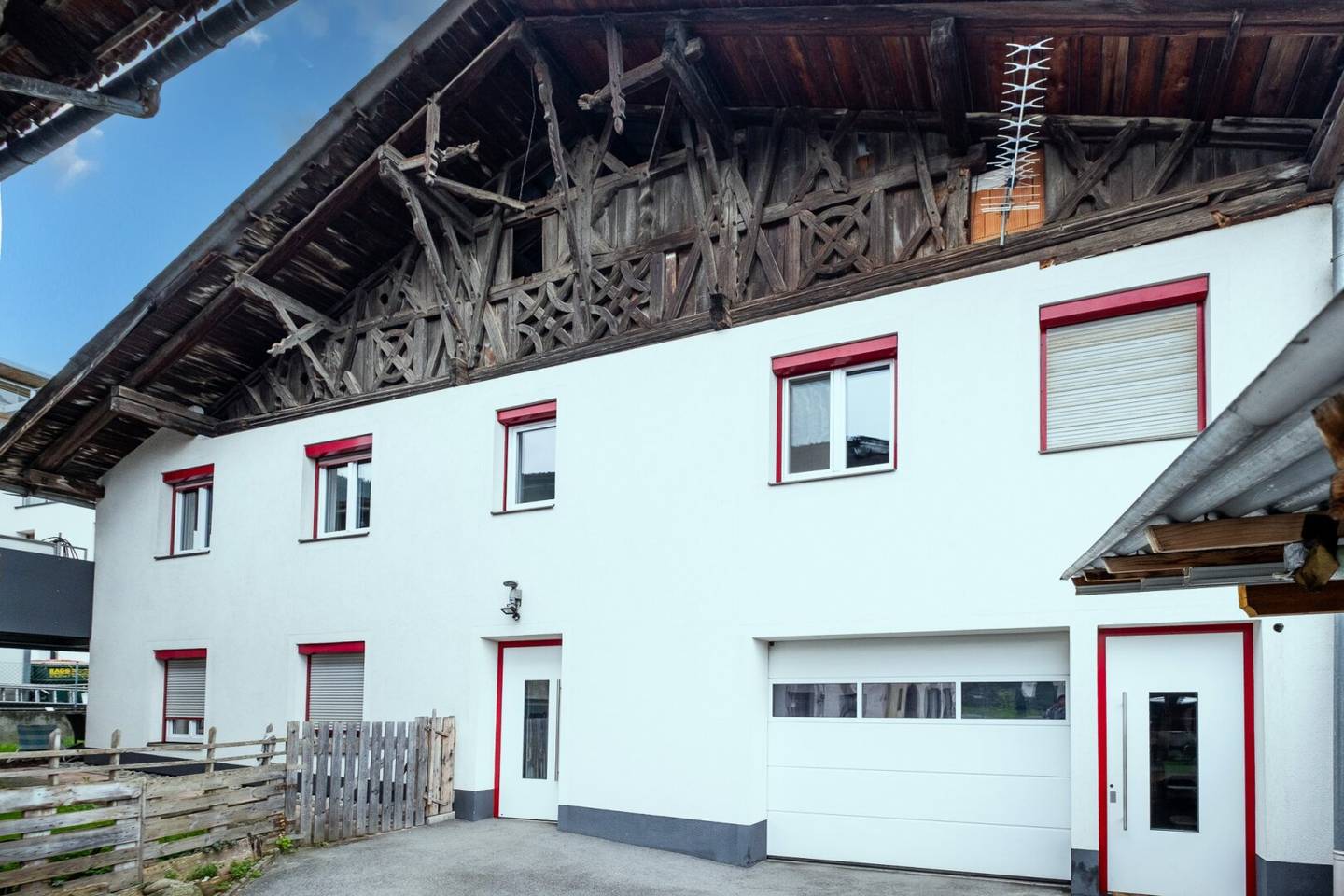 Zwei Objekte – ein Angebot:  Mehrfamilienhaus und angrenzendes Bauernhau gemeinsam zu kaufen!