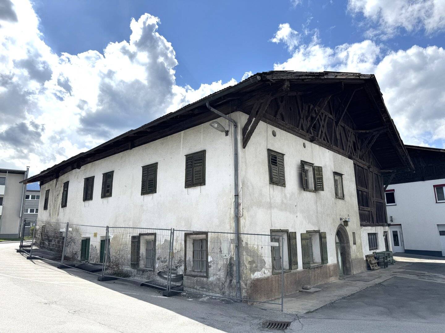 Gelegenheit: historisches Bauernhaus in Kematen / Tirol (auch für Privatpersonen zu kaufen)