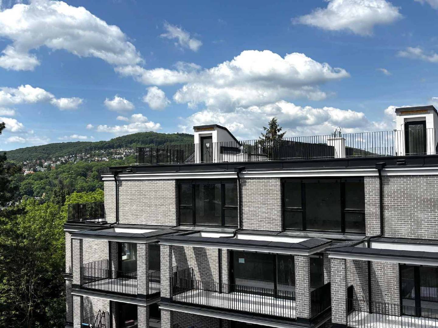 Top floor apartment with roof terrace and view