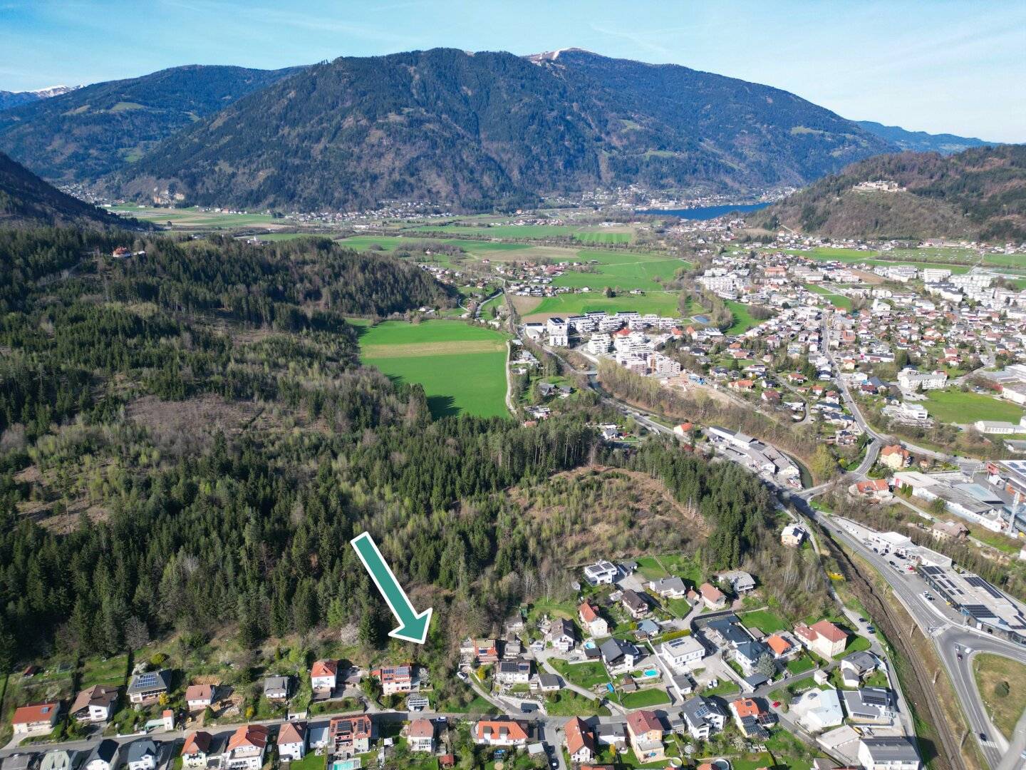 Einzigartiges Grundstück mit Felswand am Stadtrand