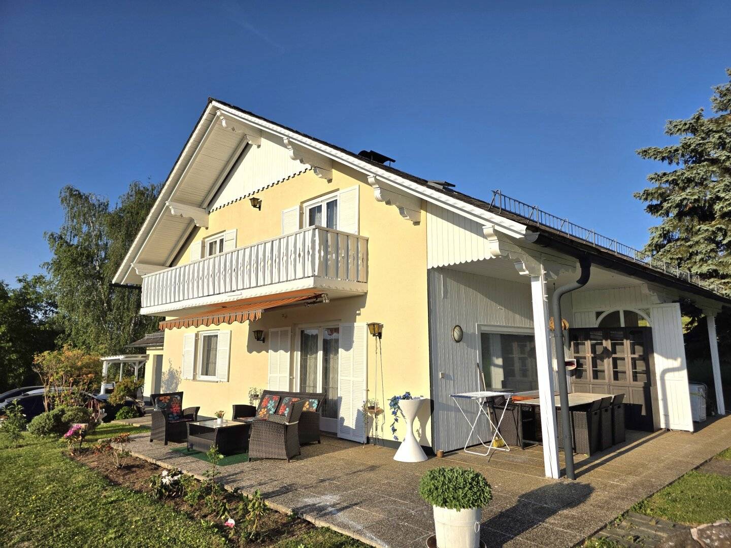 Großes und sonniges Haus mit schönem Garten!