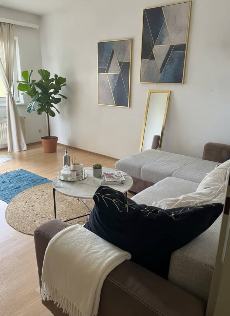 Gemütliche 2-Zimmer Wohnung mit Loggia und Stellplatz!