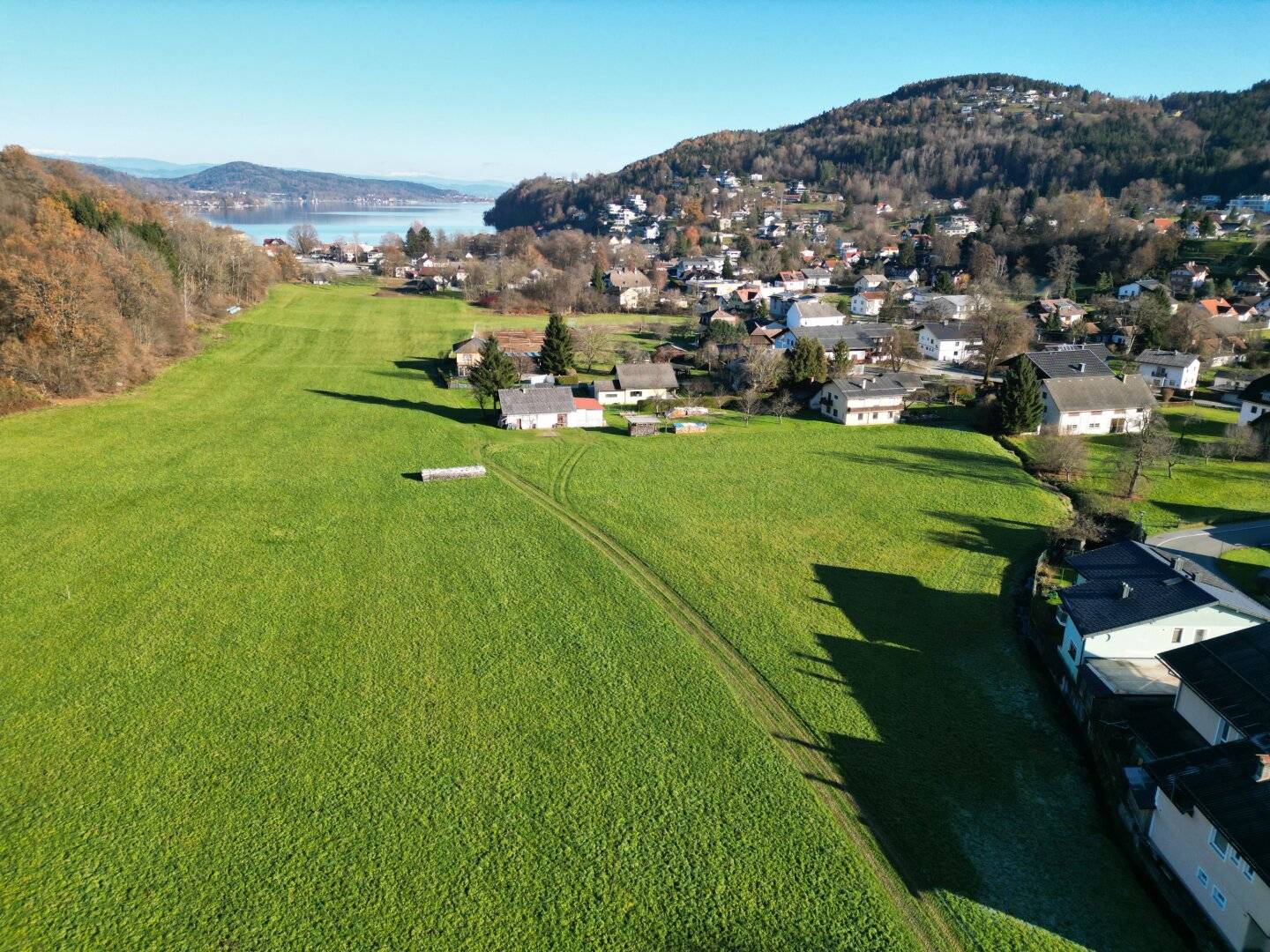 Traumhaftes Grundstück in Seenähe mit perfekter Sonnenausbeute