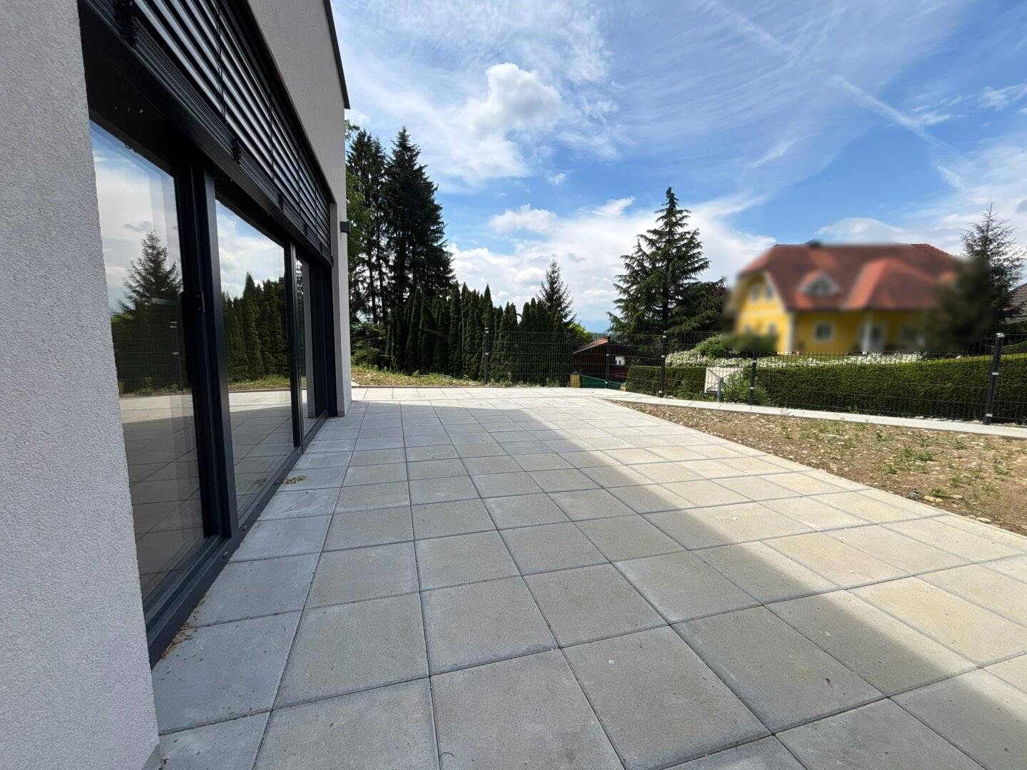 Moderne Erstbezugswohnung mit Garten & Doppelcarport!