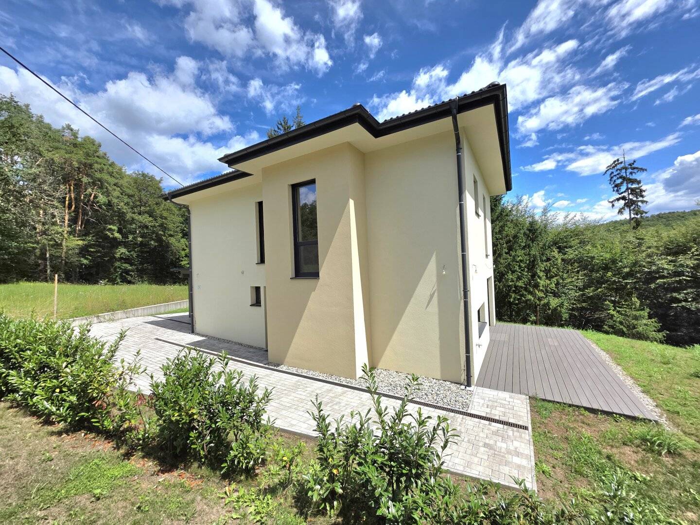 Erstbezug! Modernes Ziegelmassivhaus im Grünen!