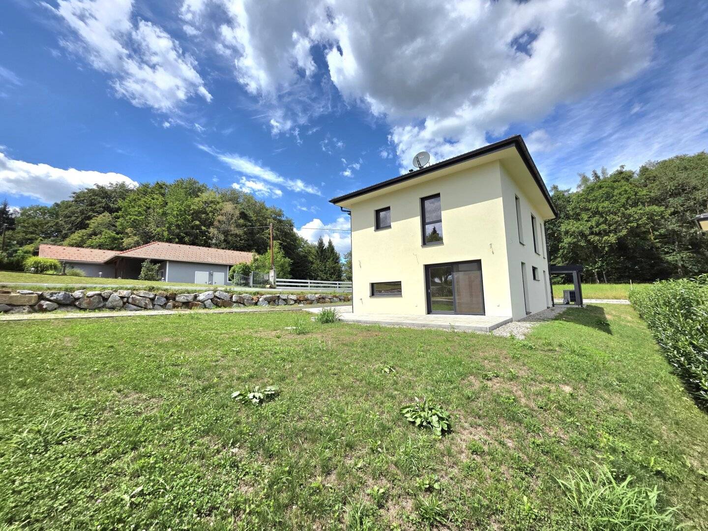 Neubau Einfamilienhaus im Grünen!
