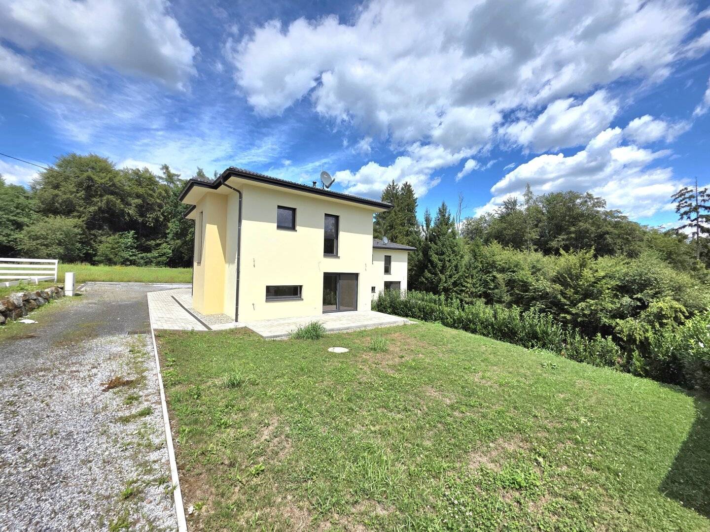 Neubau Einfamilienhaus im Grünen!