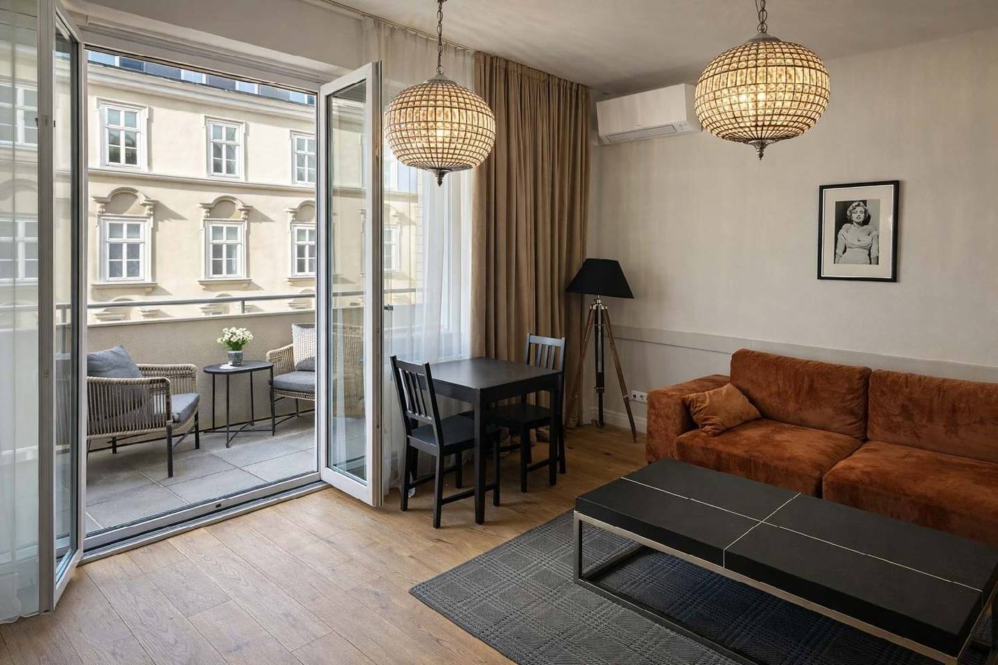 Neubauwohnung mit Balkon in zentraler Lage