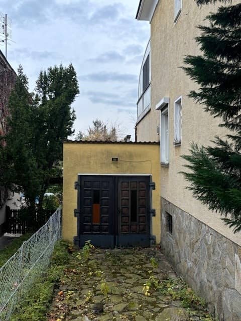Verborgenes Juwel: Sanierungsbedürftige Stadtvilla in Traumlage mit Potenzial!