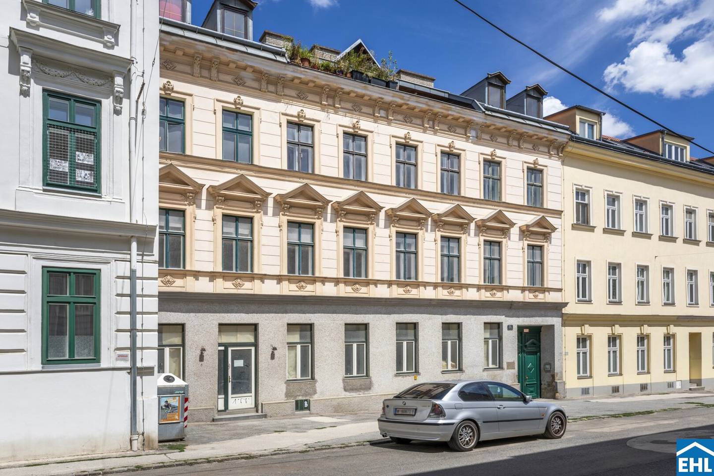 Zinshaus mit gegliederter Fassade und Entwicklungspotential
