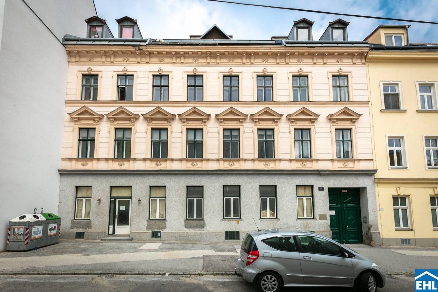 Zinshaus mit gegliederter Fassade und Entwicklungspotential