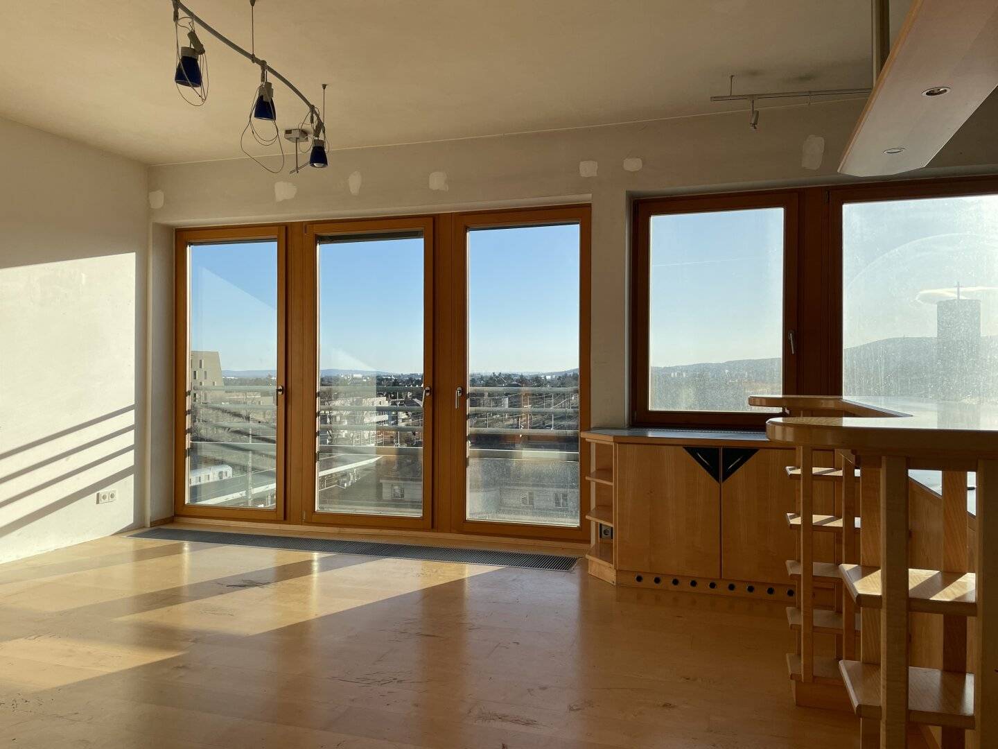 Großzügiges 4-Zimmer Büro mit Atrium direkt am Bahnhof-Liesing