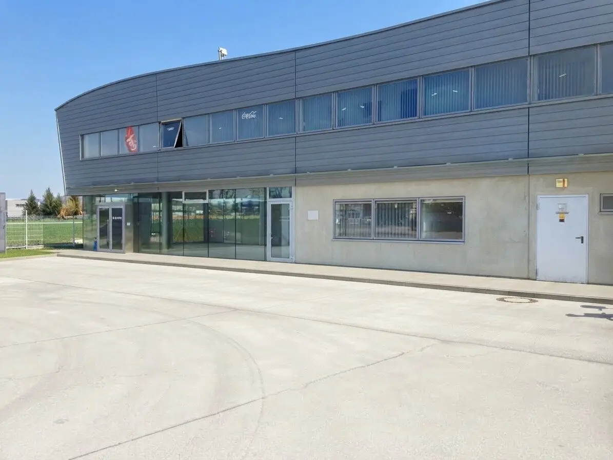 Büroflächen inkl. Lager und Parkplätzen in bester Gewerbe/Industrielage zu mieten!