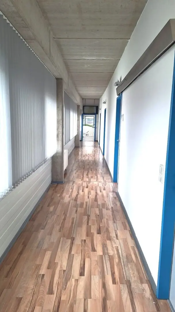 Büroflächen inkl. Lager und Parkplätzen in bester Gewerbe/Industrielage zu mieten!