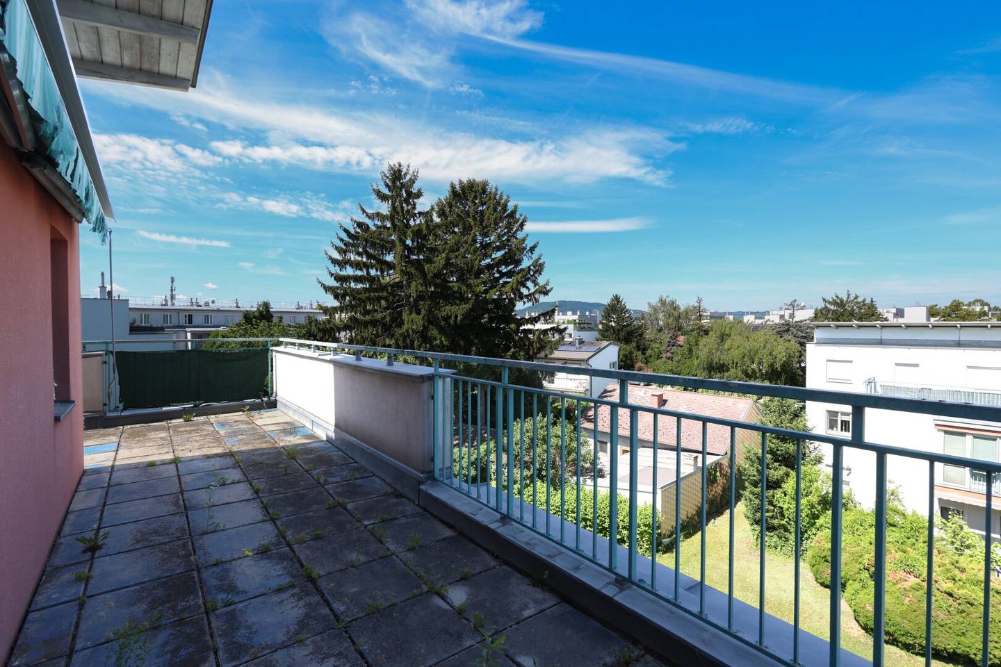 3-Zimmer-Dachgeschosswohnung mit Lift und Rundum-Terrasse inkl. Tiefgaragenplatz