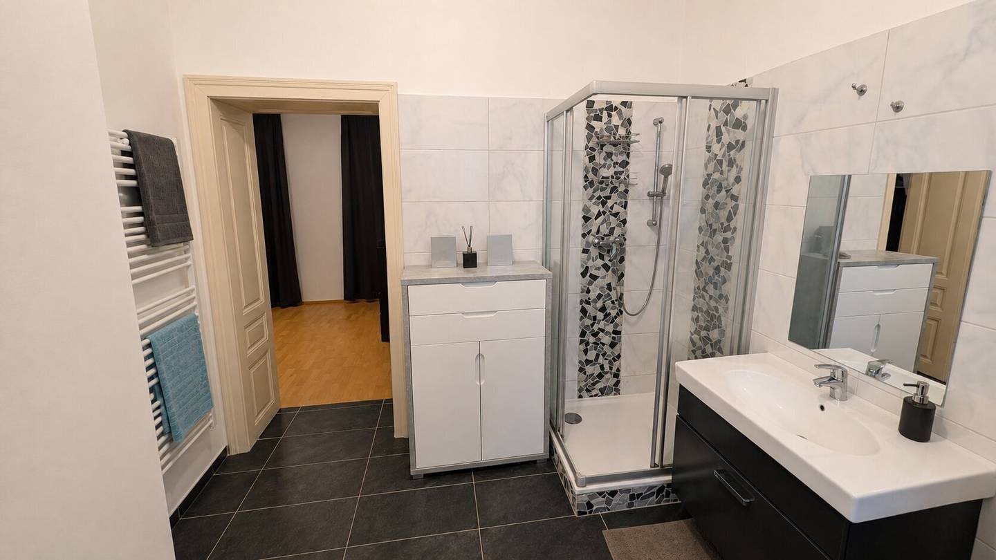Modernisierte Stilaltbauwohnung – befristet vermietet bis Februar 2028, ideal als Kapitalanlage oder zur späteren Eigennutzung!