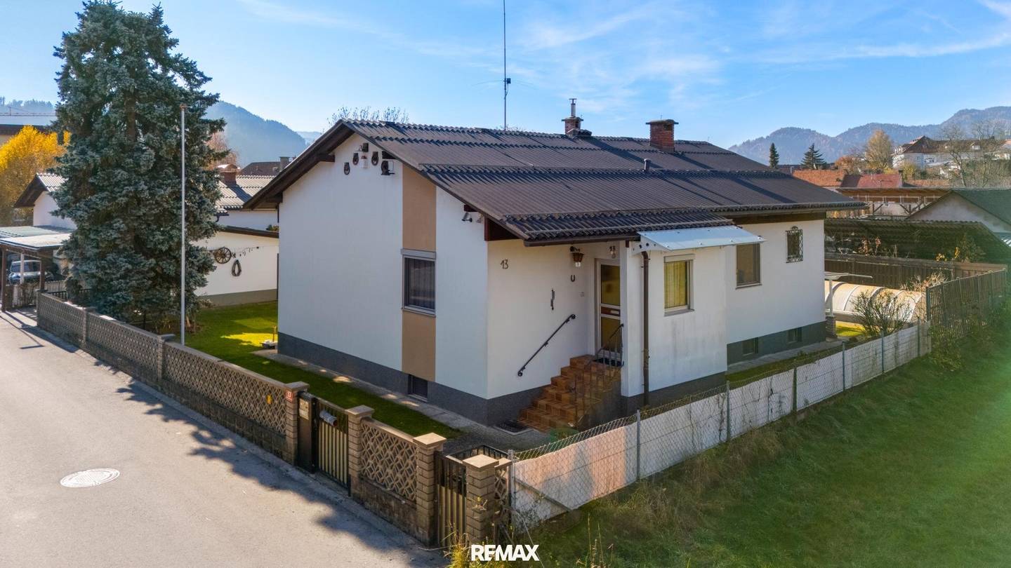 Elegantes Wohnhaus mit Pool und Sauna in zentraler Lage von Feldkirchen