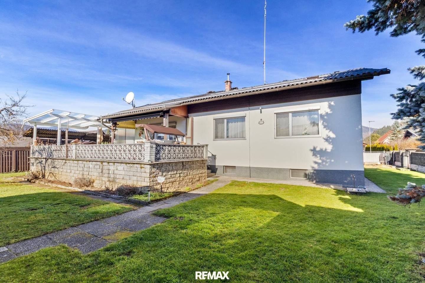 Elegantes Wohnhaus mit Pool und Sauna in zentraler Lage von Feldkirchen
