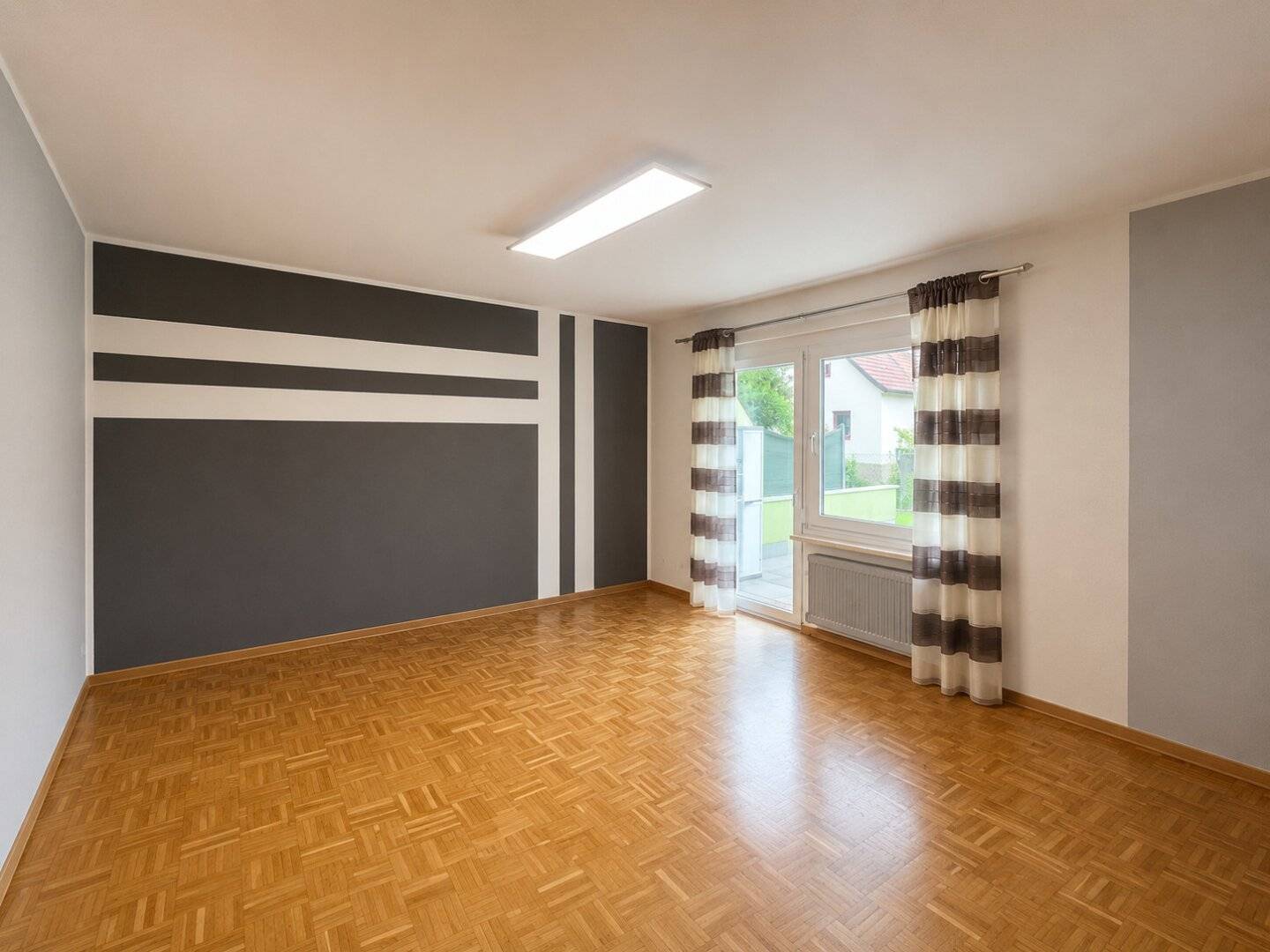 Dream garden apartment with sun terrace Quiet prime location near Magna Steyr Underground parking Top price