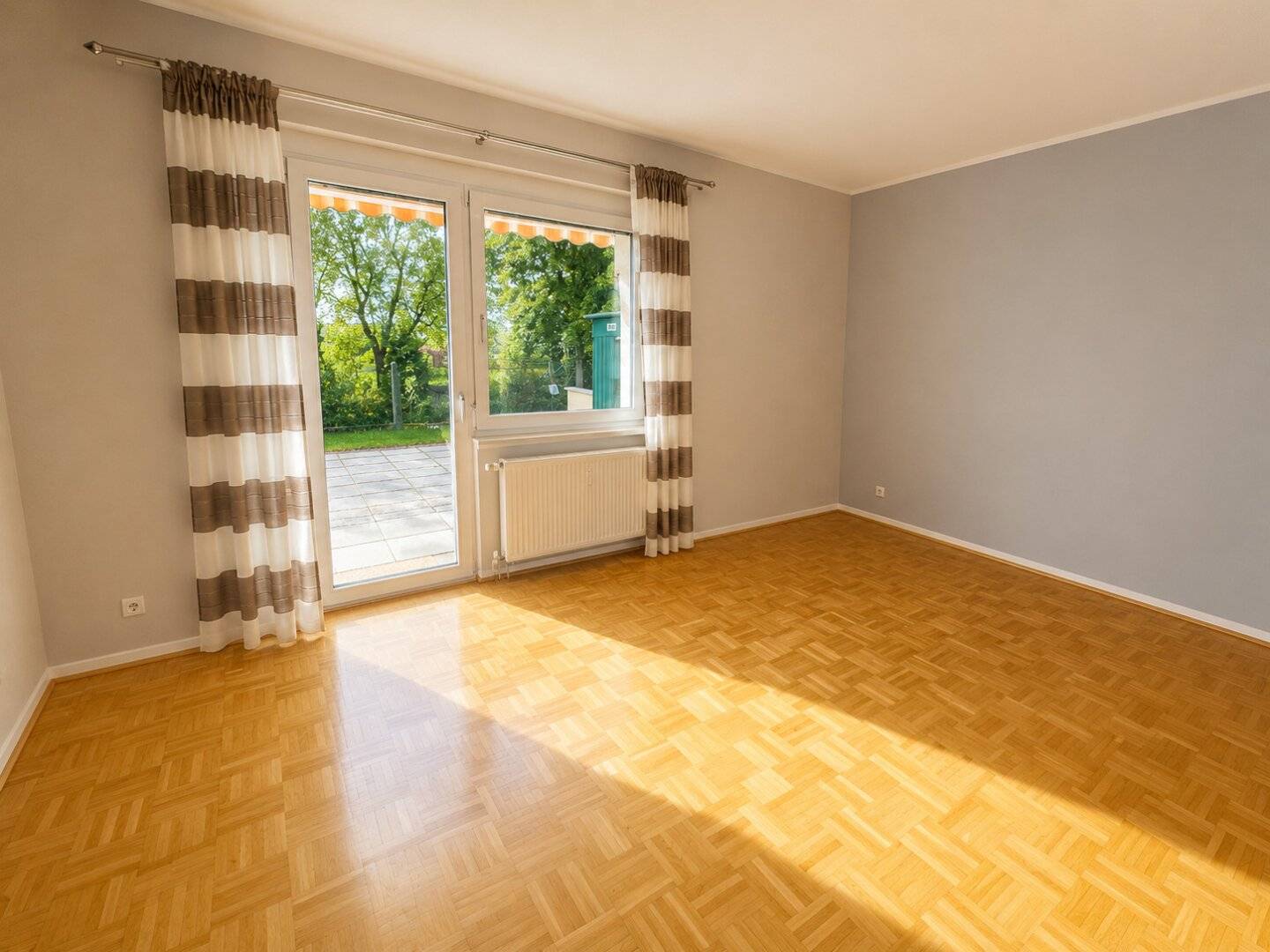 Dream garden apartment with sun terrace Quiet prime location near Magna Steyr Underground parking Top price
